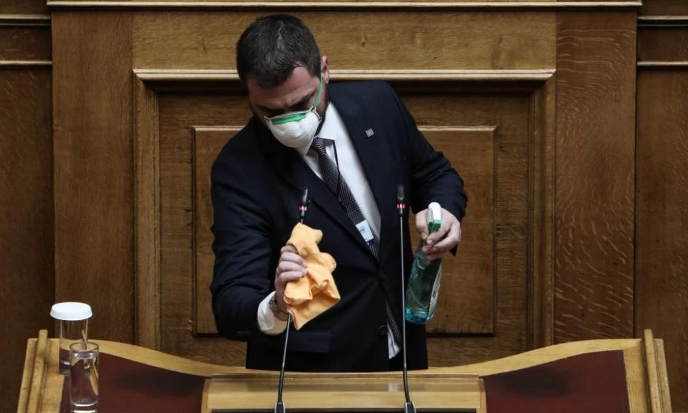Πότε καθίσταται υποχρεωτική η χρήση μάσκας στη Βουλή;